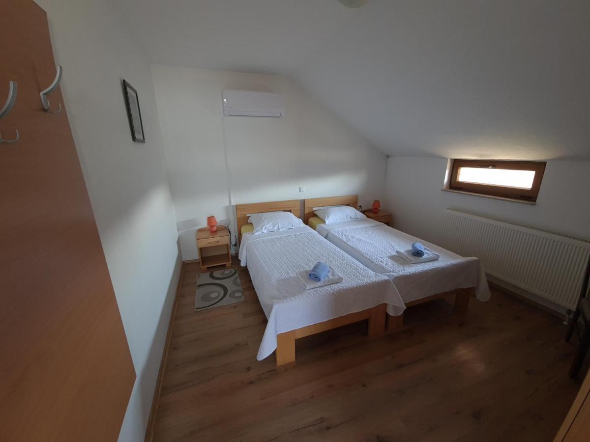 Guest House Aquarius Bosnjaci Eksteriør billede